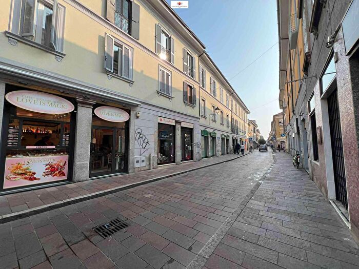 Appartamento trilocale in vendita in Monza