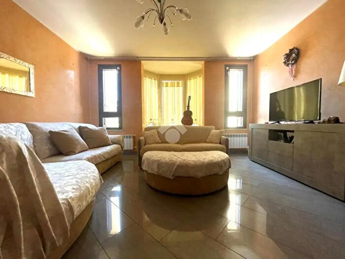 Casa quadrilocale in vendita in Via Colombara, Cremona