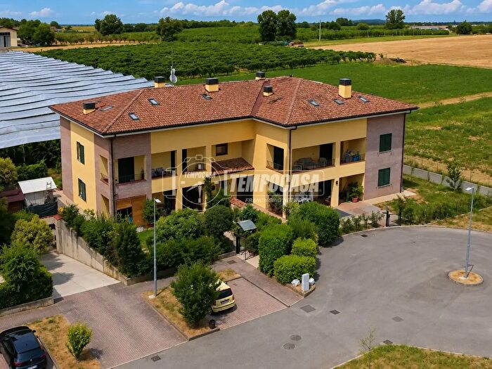 Appartamento con 5 locali in vendita in Via Cascinetto a, Vignola
