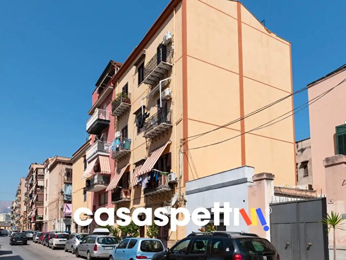 Appartamento trilocale in vendita in Via Sebastiano Bagolino, Palermo