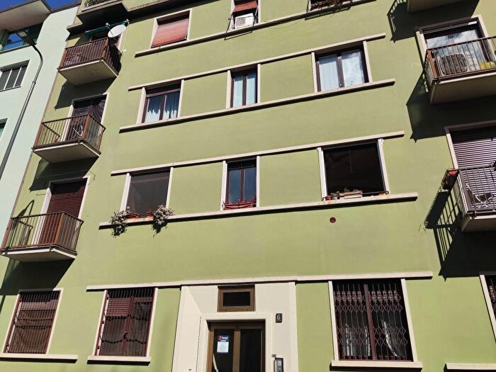 Appartamento bilocale in affitto in Via Curio Dentato, Giambellino, Milano