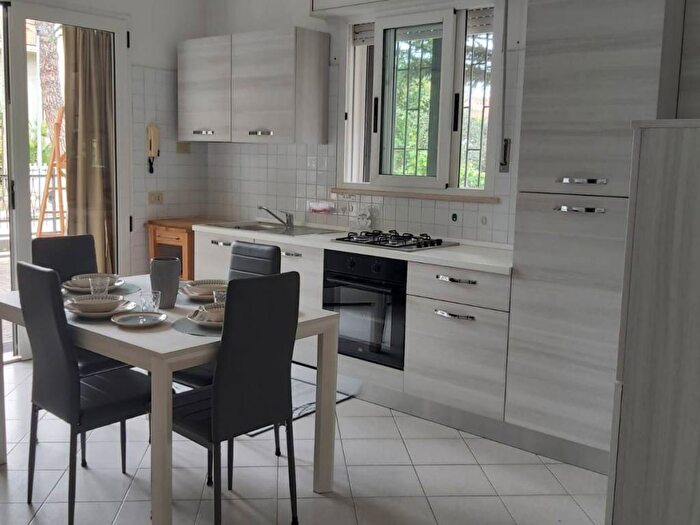 Appartamento trilocale in affitto in Viale Caio Valerio Catullo, Centro, Riccione