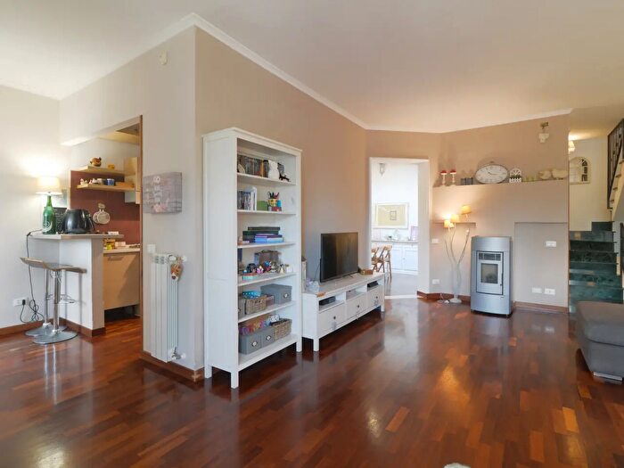 Casa con 5 locali in vendita in Via Nicola Amore, Roma