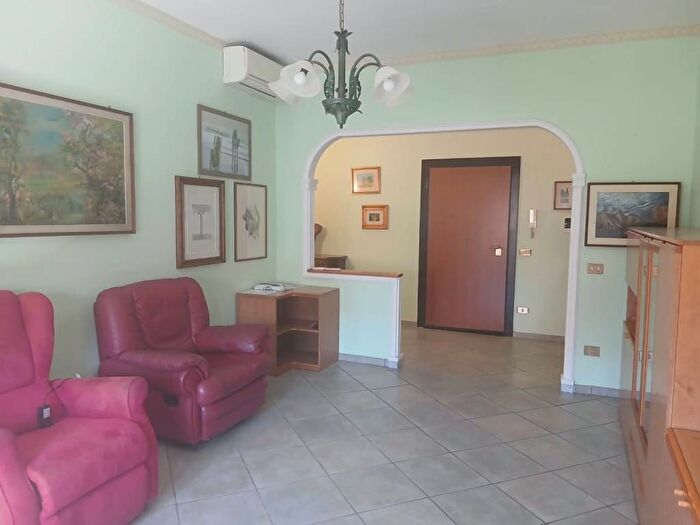 Appartamento con 5 locali in vendita in Via Rolando Pagli, San Martino, Prato