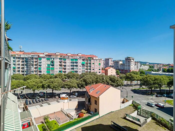 Appartamento trilocale in vendita in Via Verolengo, Torino