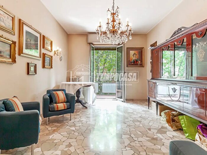 Appartamento trilocale in vendita in Viale Edoardo Jenner, Milano