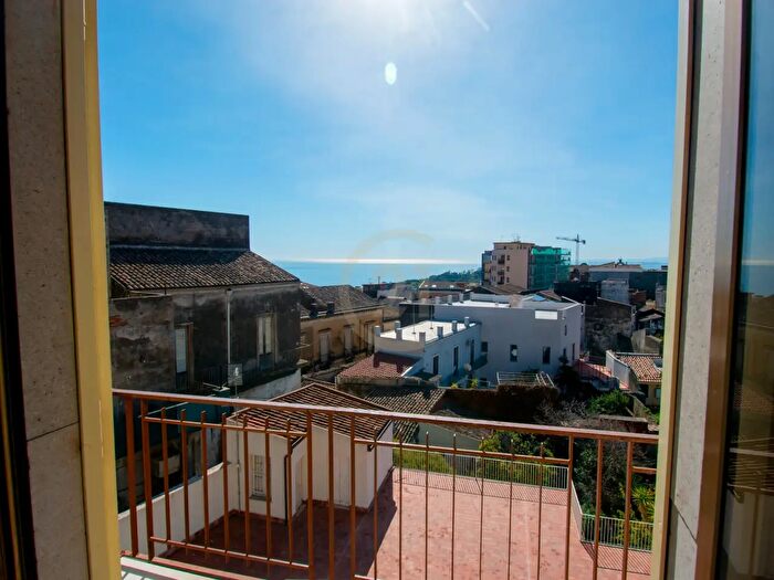 Appartamento quadrilocale in vendita in Via Giuseppe Sciuti, Acireale