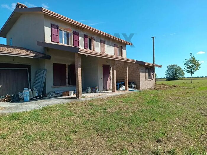 Casa con 7 locali in vendita in Strada Tersallo, Ostellato