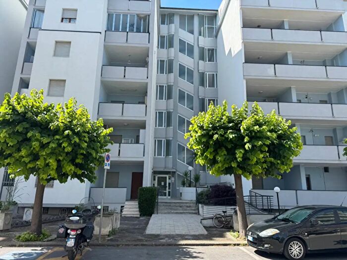 Appartamento trilocale in vendita in Via Pompeo, Alba Adriatica