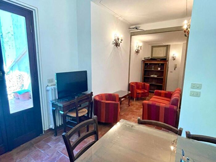 Appartamento trilocale in affitto in Via degli Alfani, San Marco SS Annunziata, Firenze