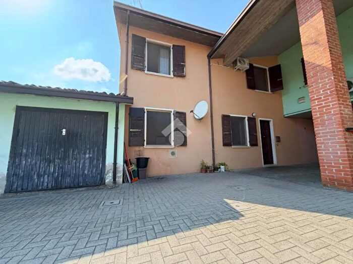 Casa trilocale in vendita in Via Roma, Borgo San Giacomo