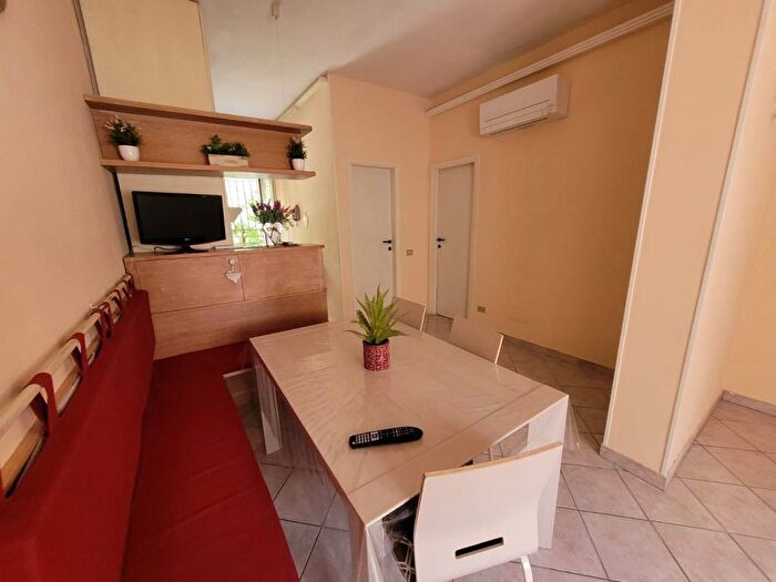 Appartamento quadrilocale in affitto in Via Alessandro Manzoni, Lido di Camaiore, Camaiore