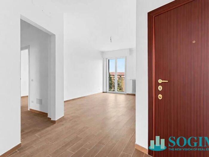 Appartamento trilocale in vendita in Via Val Lagarina, Milano