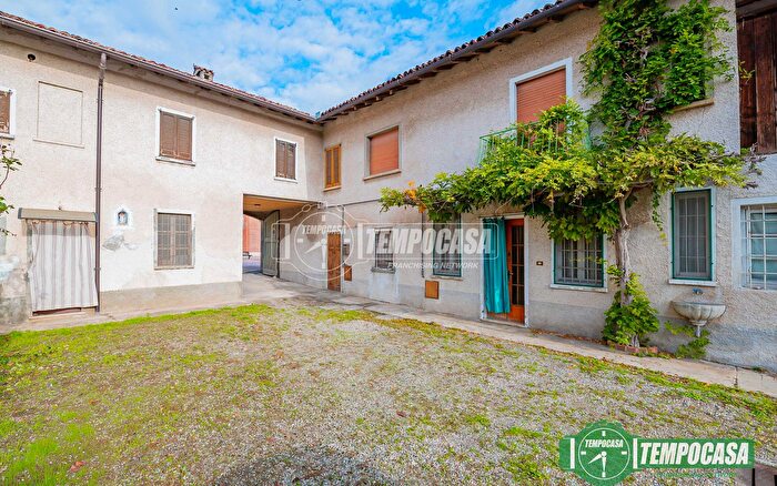 Casa con 12 locali in vendita in Via Giuseppe Garibaldi, Borgo San Giovanni