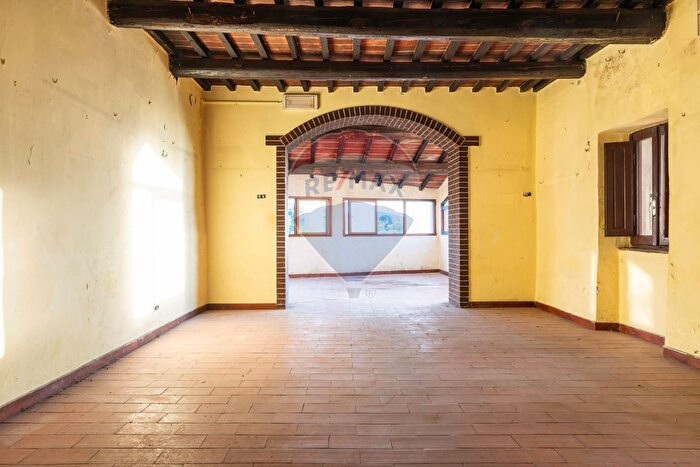 Appartamento con 13 locali in vendita in Via Giuseppe Garibaldi, Serravalle Pistoiese