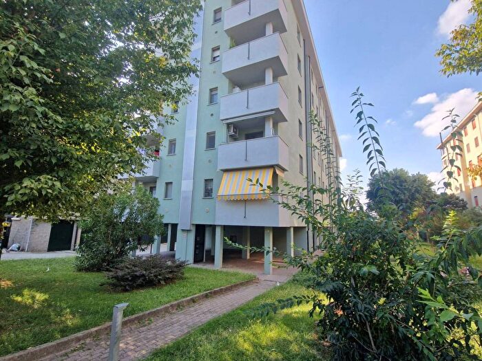 Appartamento trilocale in vendita in Via Claudio Treves, Trezzano sul Naviglio
