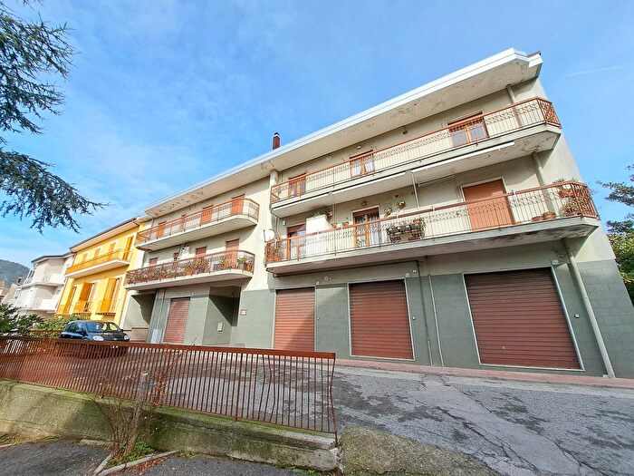 Appartamento quadrilocale in vendita in Via Maggiore, Baronissi