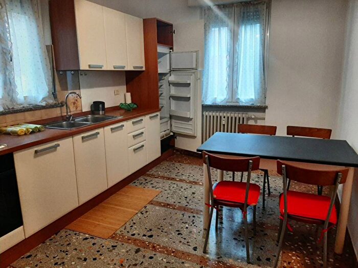 Appartamento trilocale in affitto in Via Costantina, Colognola, Bergamo