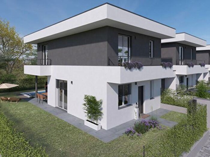 Casa quadrilocale in vendita in Via Monte Rosa, Appiano Gentile