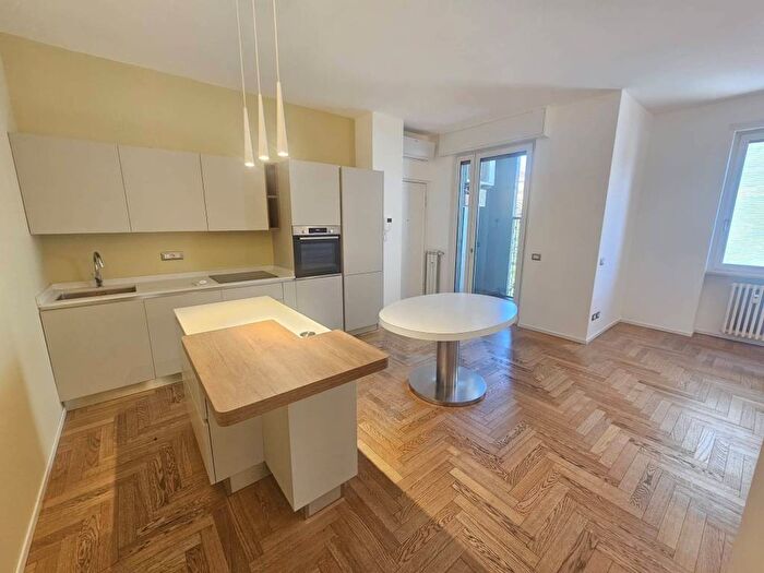 Appartamento trilocale in affitto in Viale Cassiodoro, Sempione, Milano