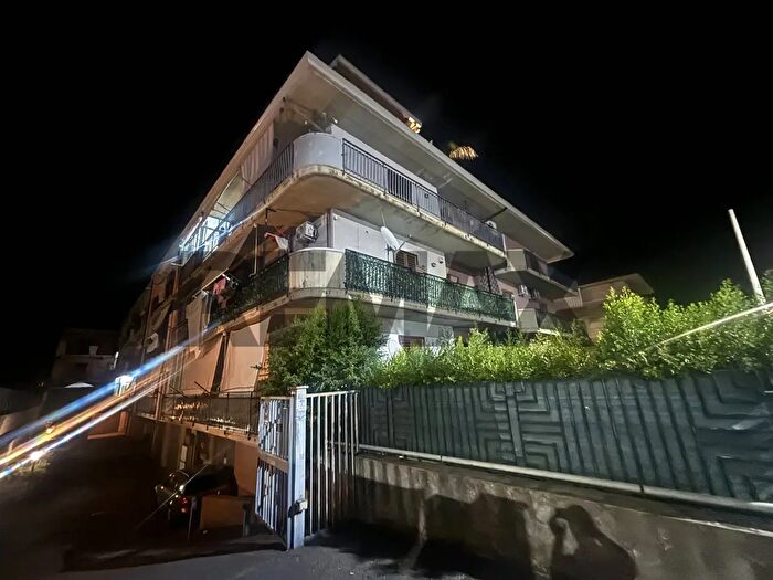 Appartamento quadrilocale in vendita in Via Santa Maria La Stella, Aci Sant'Antonio