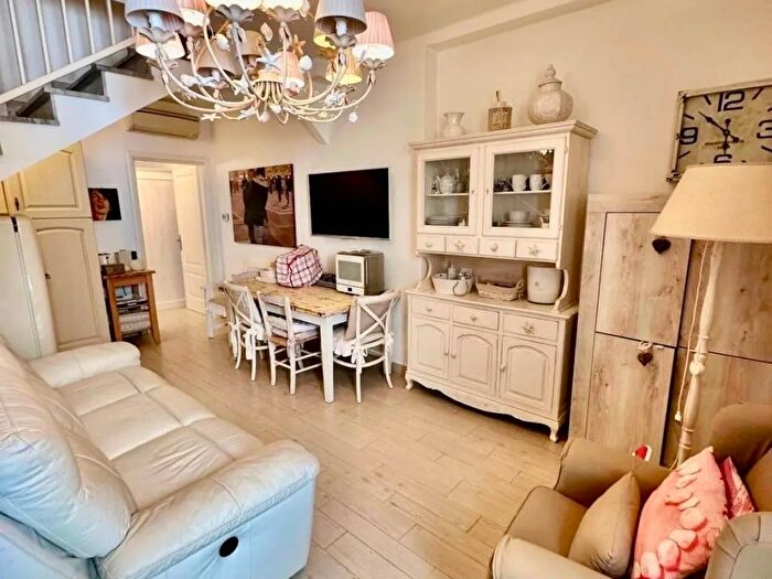 Appartamento con 6 locali in vendita in Forte Dei Marmi