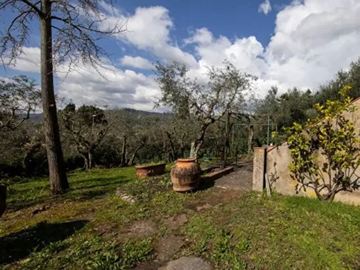 Casa con 6 locali in vendita in Via delle Pille, Uzzano