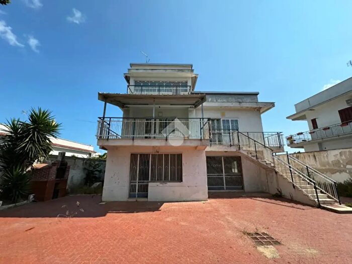 Casa quadrilocale in vendita in Via Nazionale, Bari