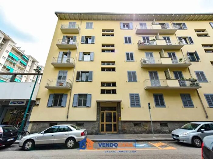 Appartamento trilocale in vendita in Via Genova, Torino