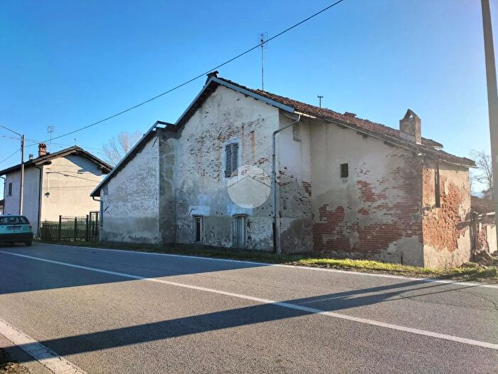 Casa con 6 locali in vendita in Frazione Molini, Trinita