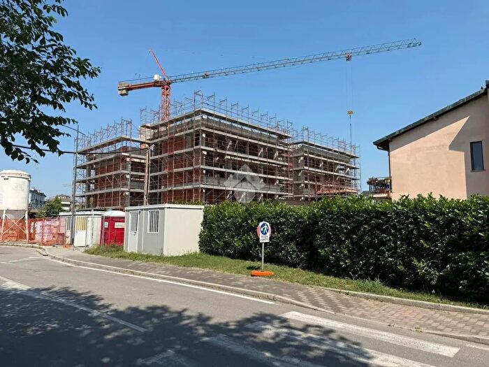Appartamento trilocale in vendita in Via Sant'Agnese, Treviglio