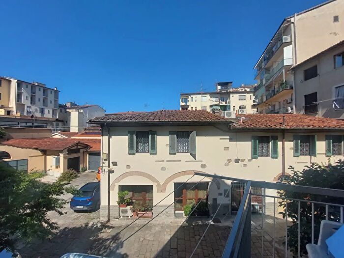 Appartamento con 5 locali in vendita in Via delle Ghiacciaie, Firenze