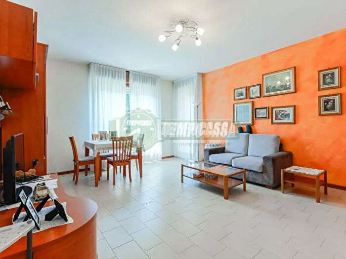 Appartamento trilocale in vendita in Via Papa Giovanni XXIII, Bernareggio