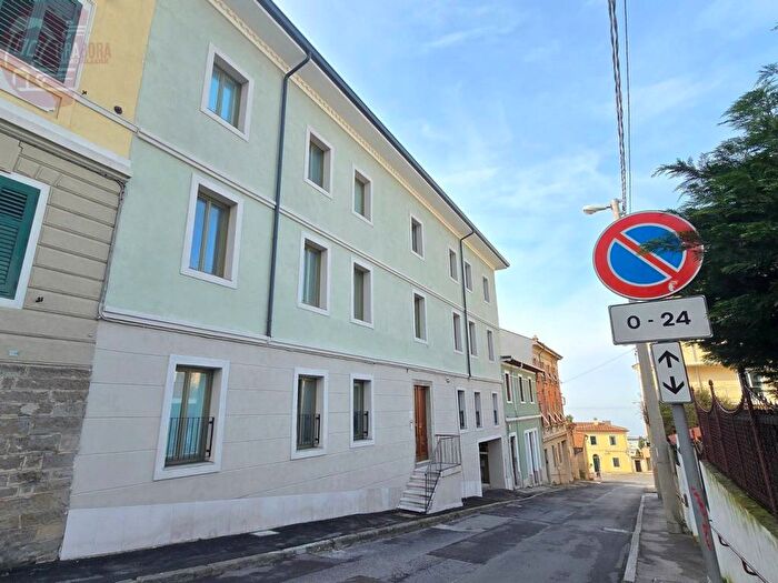 Appartamento bilocale in affitto in Via al Cisternone, Gretta, Trieste
