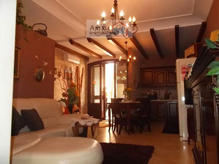 Casa con 7 locali in vendita in Avola