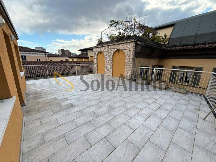 Appartamento trilocale in affitto in Tresanda del Territorio, Loggia Garibaldi, Brescia