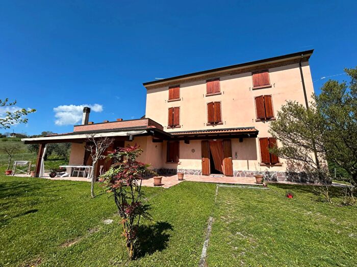 Casa con 5 locali in vendita in Alta Val Tidone
