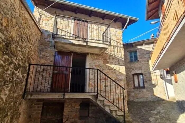 Casa bilocale in vendita in Frazione Grazzi Romagnese, Romagnese