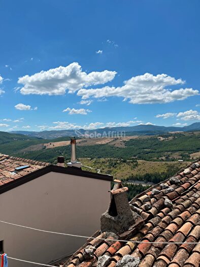 Appartamento trilocale in affitto in Abriola