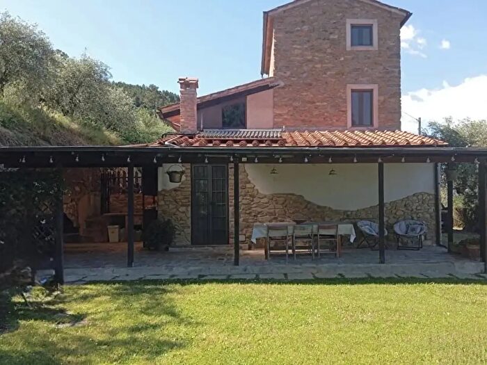Casa con 10 locali in vendita in Via di Tiglio, Capannori