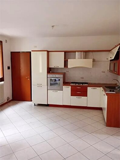 Appartamento trilocale in vendita in Crocetta del Montello Via Fantin, Montebelluna