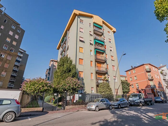 Appartamento trilocale in vendita in Via Eugenio Villoresi, Bresso