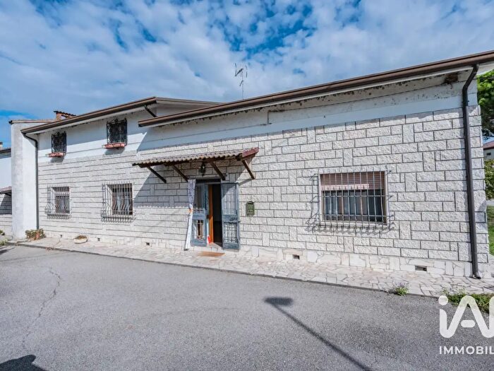 Casa con 9 locali in vendita in Via Argine Brazzolo, Copparo