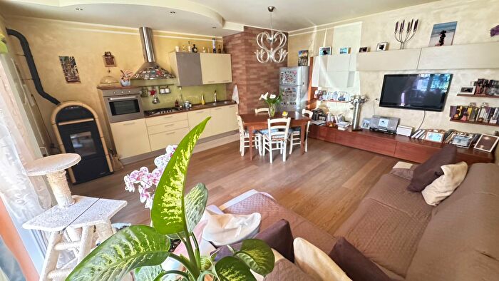 Appartamento trilocale in vendita in Via Zonara e, Rimini