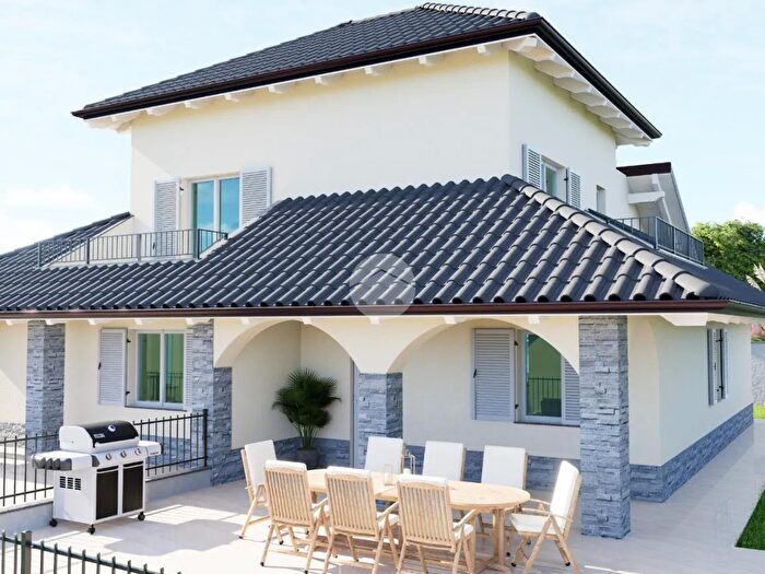 Casa con 6 locali in vendita in Via Moncurto, Almese