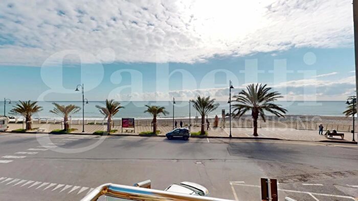 Appartamento con 5 locali in vendita in Lungomare Cristoforo Colombo, Albenga