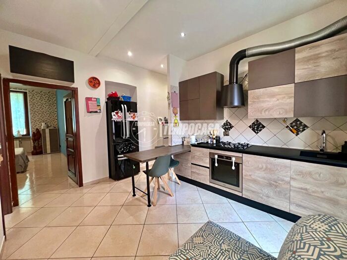 Appartamento trilocale in vendita in Via Verolengo a, Torino