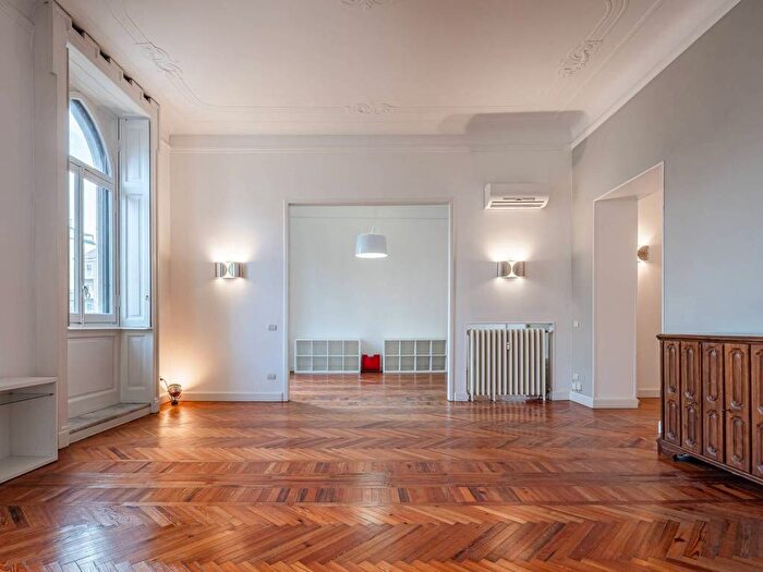 Appartamento con 5 locali in affitto in Viale Luigi Majno, Palestro, Milano