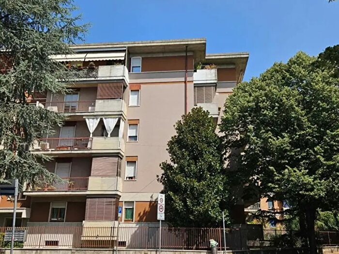 Appartamento con 5 locali in vendita in Via Salomoni, Verona