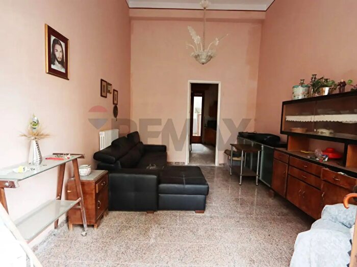 Casa bilocale in vendita in Via Cesare Battisti, Calatabiano